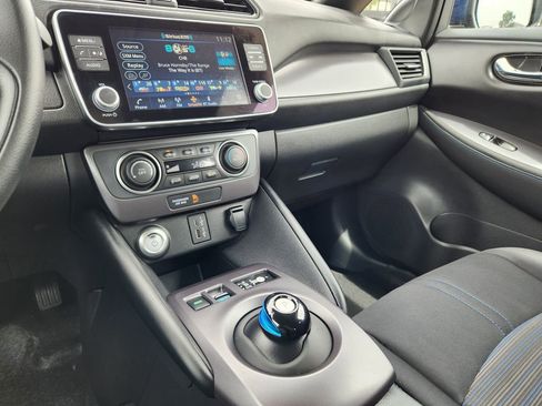 Certified 2025 Nissan Leaf S FWD image 16