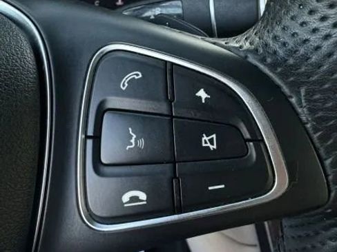 Used 2018 Mercedes-Benz GLC 300 4MATIC w/ Premium Package image 31