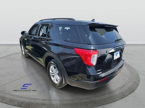Used 2022 Ford Explorer XLT image 3