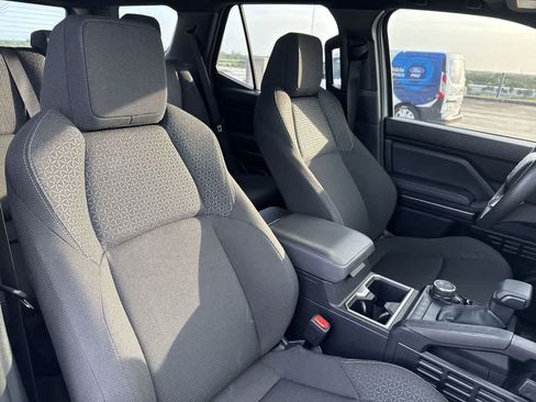 Used 2025 Toyota 4Runner SR5 AWD/4WD image 26