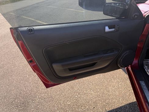 Used 2006 Ford Mustang GT Premium image 16