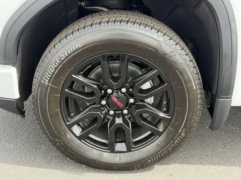 New 2026 GMC Sierra 1500 Elevation image 9
