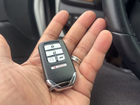 Used 2017 Honda CR-V Touring image 5