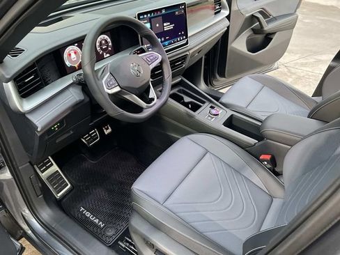 New 2026 Volkswagen Tiguan SE R-Line FWD image 12
