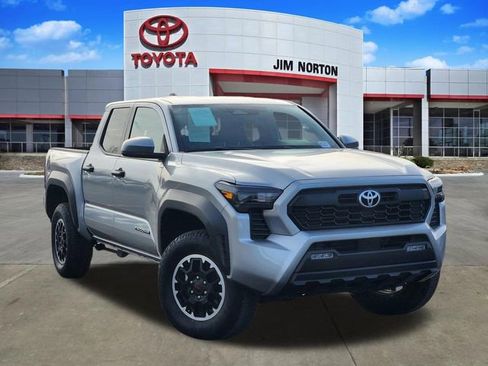 Used 2025 Toyota Tacoma TRD Off-Road image 1