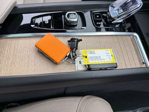 Used 2026 Volvo XC60 B5 Plus w/ Protection Package Premier image 35