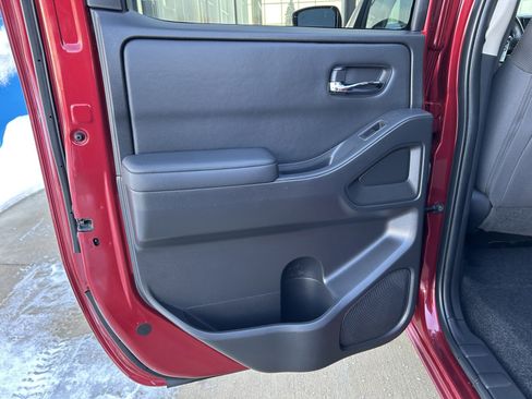 Used 2022 Nissan Frontier SV image 13