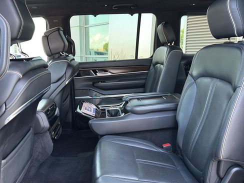 Used 2023 Jeep Grand Wagoneer Series II AWD/4WD image 21