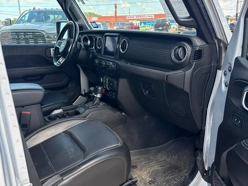 Used 2022 Jeep Wrangler Unlimited Sahara w/ Cold Weather Group AWD/4WD image 17