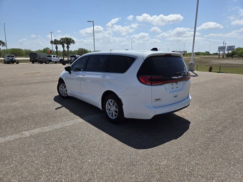 New 2026 Chrysler Pacifica Select image 5