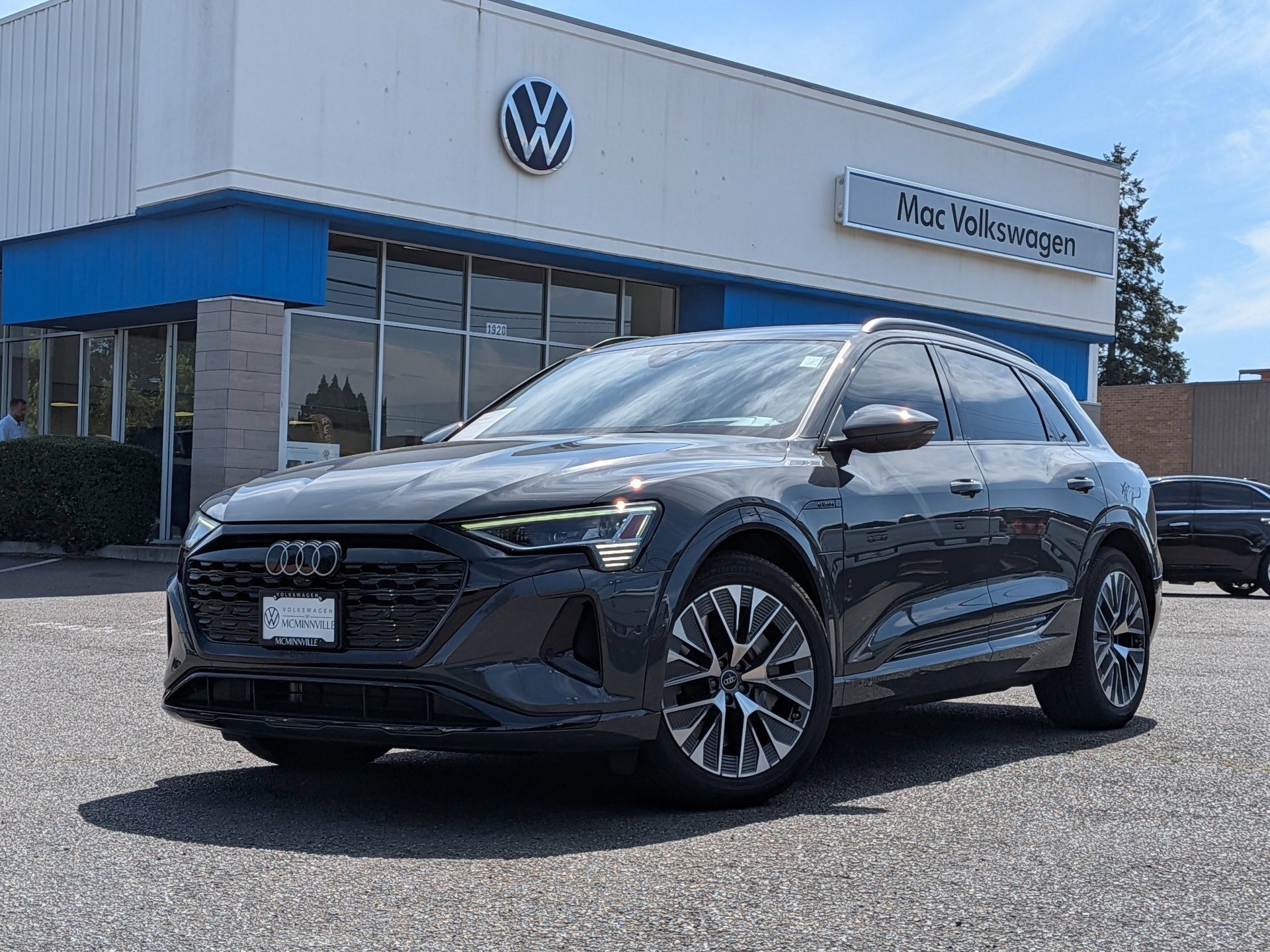 Used 2024 Audi Q8 e-tron Prestige w/ Prestige Package AWD/4WD image 1