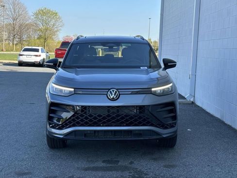 New 2026 Volkswagen Tiguan SE R-Line AWD/4WD image 9