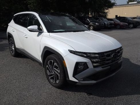 Used 2025 Hyundai Tucson Limited AWD/4WD image 1