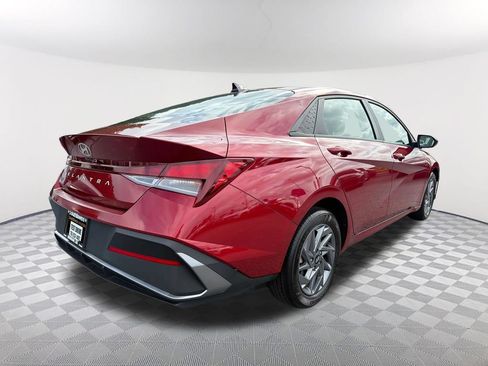 Used 2024 Hyundai Elantra SEL FWD image 5