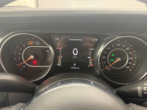 Used 2023 Jeep Wrangler Unlimited Sahara AWD/4WD image 25