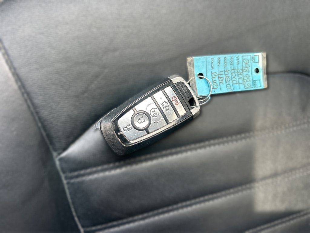 Used 2017 Ford Fusion SE w/ Fusion SE Technology Package FWD image 33