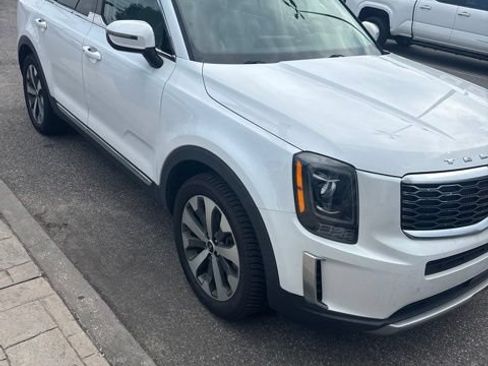 Used 2020 Kia Telluride EX w/ EX Premium Package AWD/4WD image 4