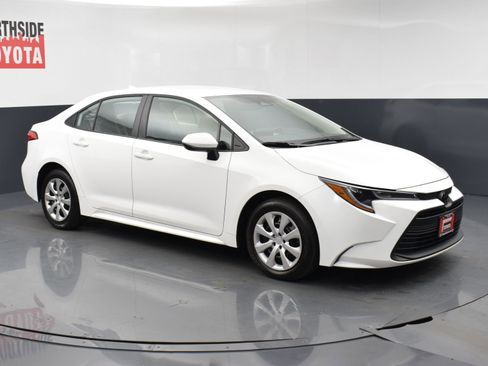 Used 2025 Toyota Corolla LE w/ Convenience Package FWD image 6