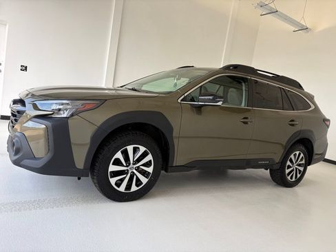 Used 2025 Subaru Outback Premium AWD/4WD image 15