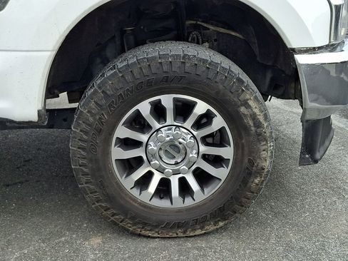 Certified 2022 Ford F250 Lariat w/ Lariat Value Package image 8