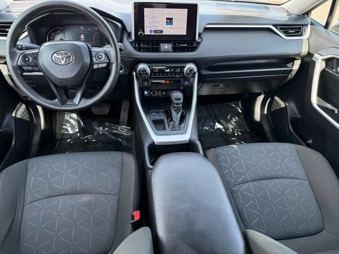 Used 2025 Toyota RAV4 XLE FWD image 28