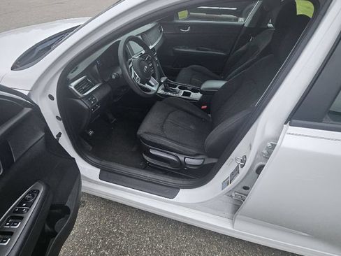 Used 2017 Kia Optima LX FWD image 2