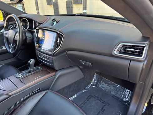 Used 2017 Maserati Ghibli w/ Luxury Package RWD image 13