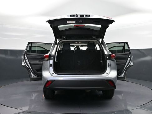 Used 2023 Toyota Highlander XLE image 54
