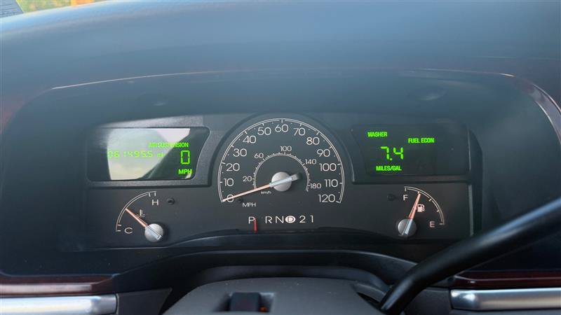 Used 2004 Lincoln Town Car Ultimate RWD image 27