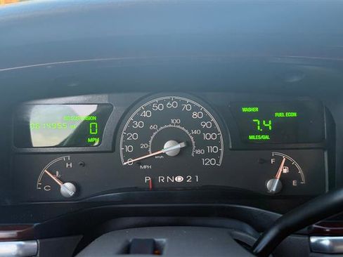 Used 2004 Lincoln Town Car Ultimate image 27