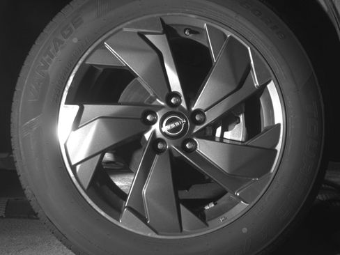 Used 2025 Nissan Rogue SV FWD image 13