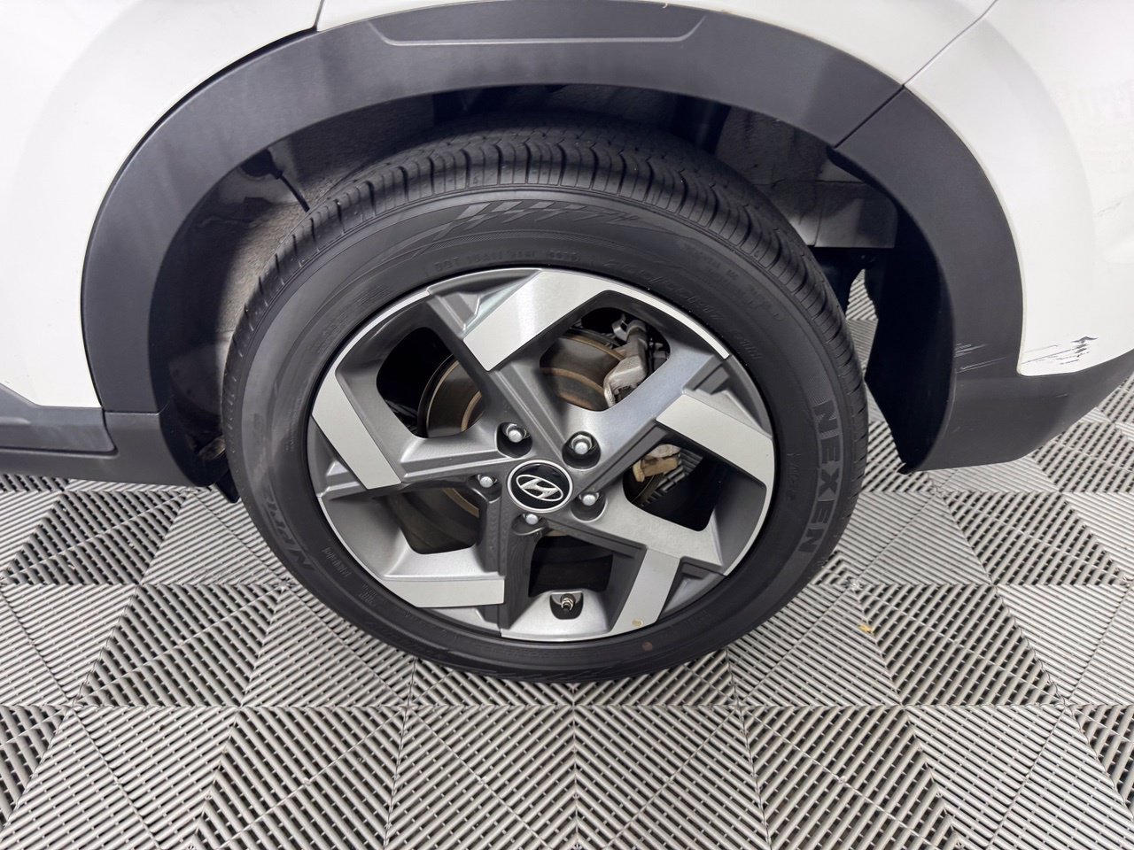 Used 2025 Hyundai Venue SEL FWD image 36