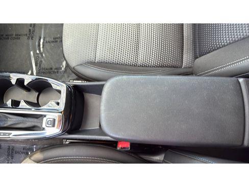 Used 2025 Chevrolet Trax LT w/ LT Convenience Package FWD image 19