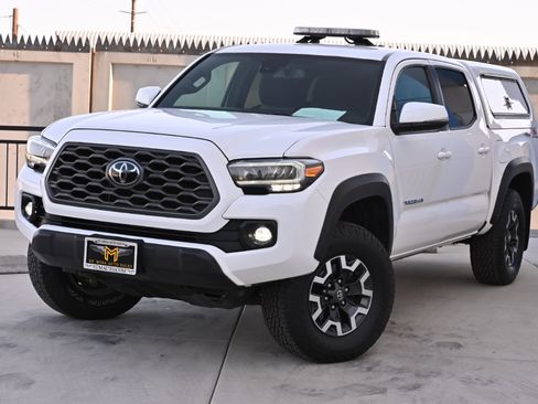 Used 2021 Toyota Tacoma TRD Off-Road w/ Technology Package image 3