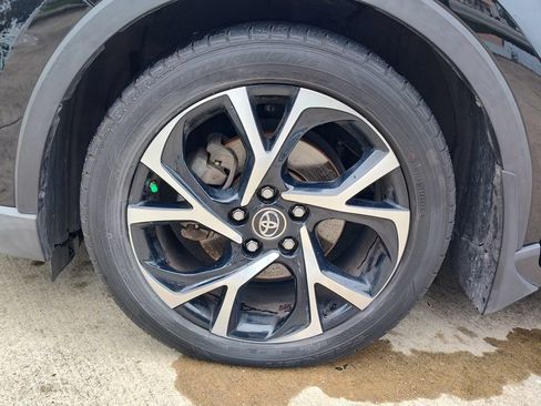 Used 2018 Toyota C-HR XLE FWD image 14