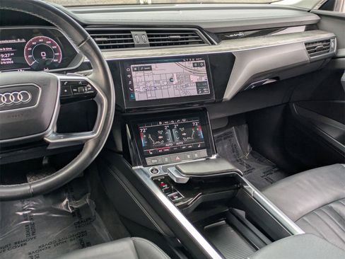 Used 2024 Audi Q8 e-tron Premium image 9