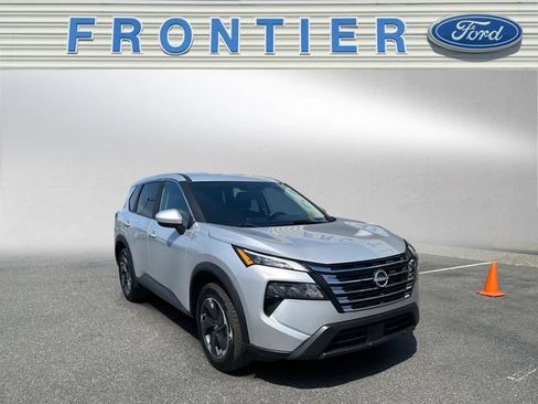 Used 2024 Nissan Rogue SV AWD/4WD image 8
