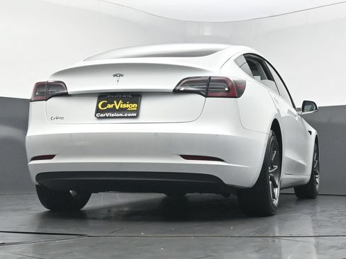 Used 2020 Tesla Model 3 Standard Range Plus RWD image 46