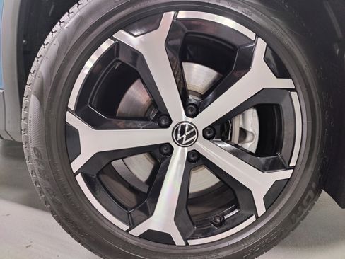 Used 2025 Volkswagen Tiguan SE image 22