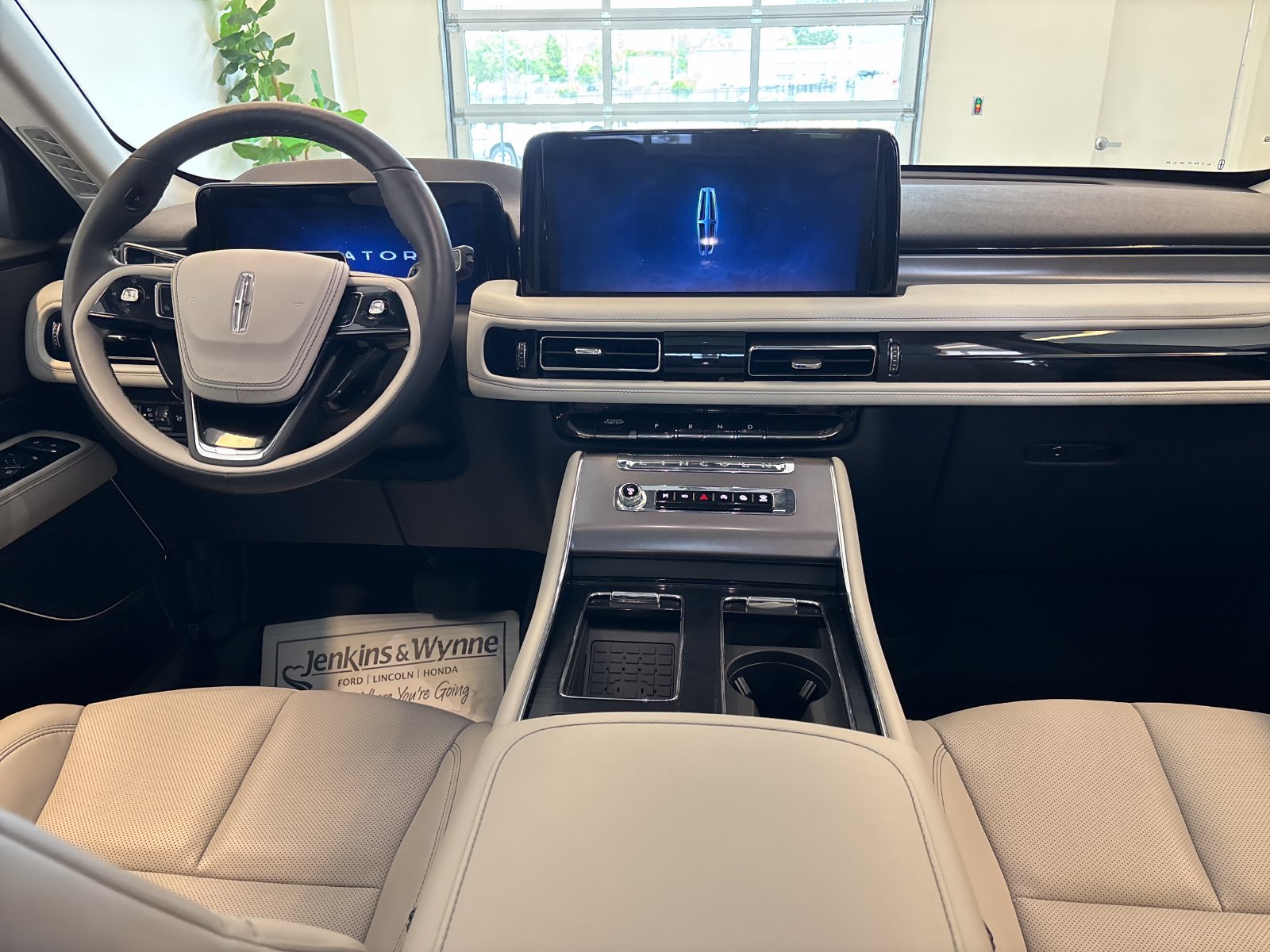 Certified 2026 Lincoln Aviator AWD image 8