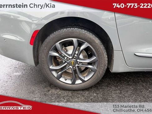 Used 2023 Chrysler Pacifica Touring-L w/ Road Tripper Package image 28