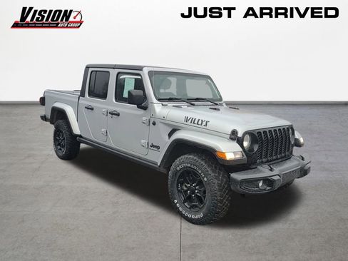 Used 2022 Jeep Gladiator Willys image 3