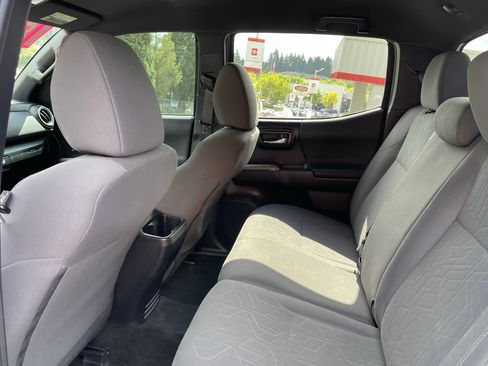 Certified 2018 Toyota Tacoma TRD Off-Road w/ Technology Package AWD/4WD image 11