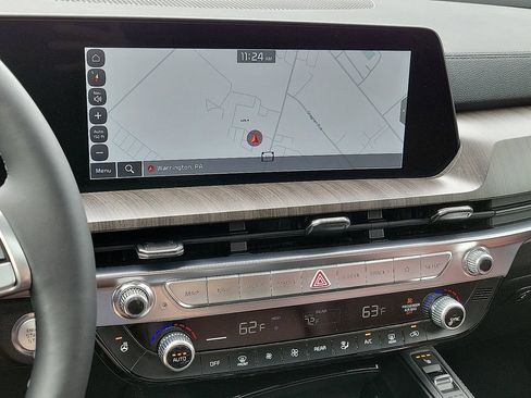 Used 2024 Kia Telluride SX w/ Towing Package image 9