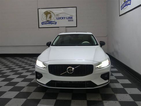 Used 2022 Volvo S60 B5 Inscription FWD image 2