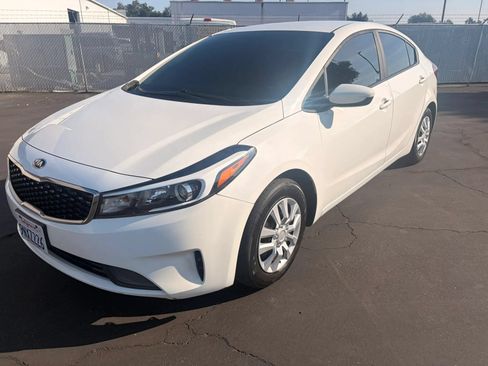 Used 2017 Kia Forte LX FWD image 3