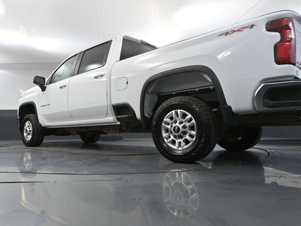 Used 2022 Chevrolet Silverado 2500 LT AWD/4WD image 40