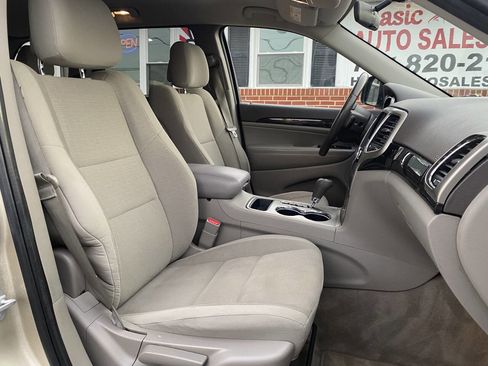 Used 2011 Jeep Grand Cherokee Laredo image 18