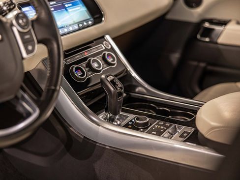 Used 2017 Land Rover Range Rover Sport HSE image 21