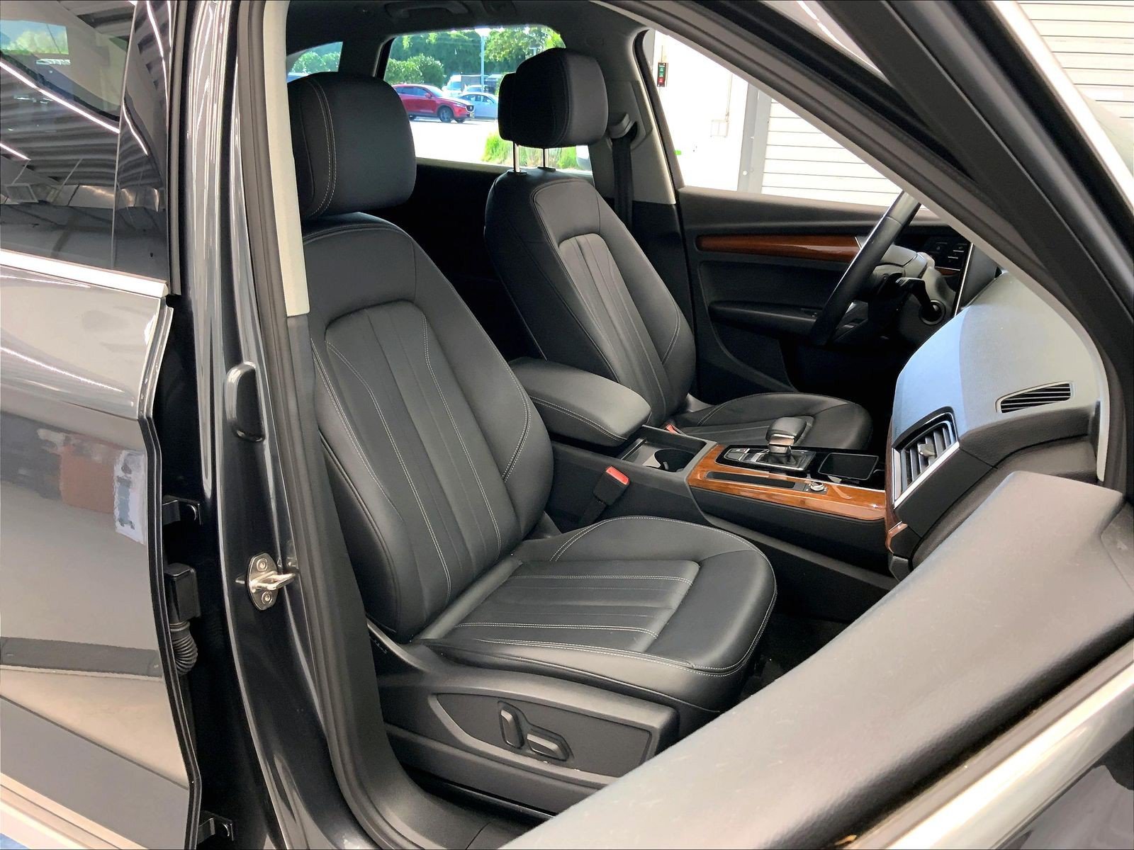 Certified 2023 Audi Q5 2.0T Premium w/ Convenience Package AWD/4WD image 6